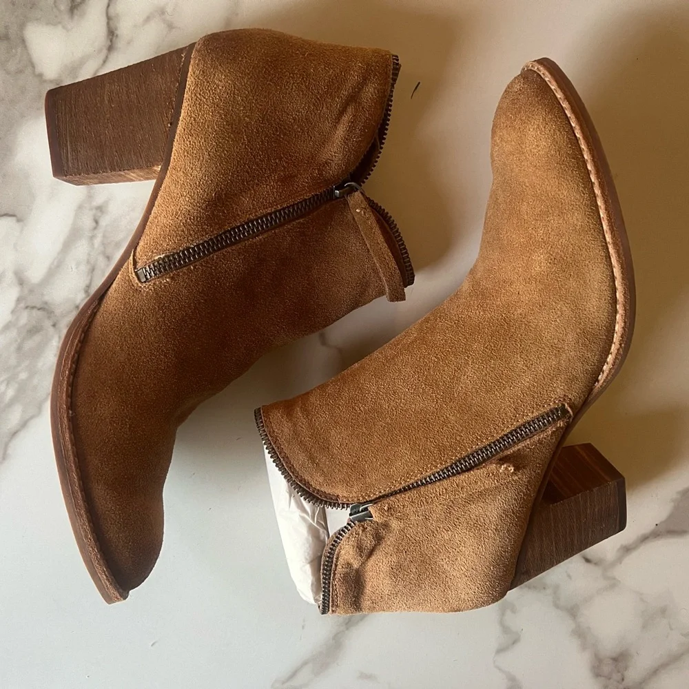 Women’s Dolce Vita Brown Suede Ankle Boots size 11